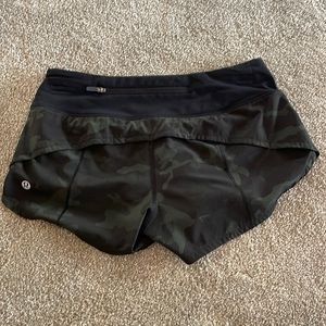 Lululemon Speed Up camo short- size 2
